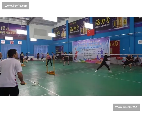羽毛球赛事激情四射技术与策略并存打造全民健身新风尚